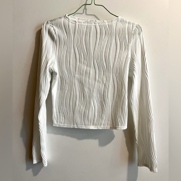 White top - Picture 3 of 3